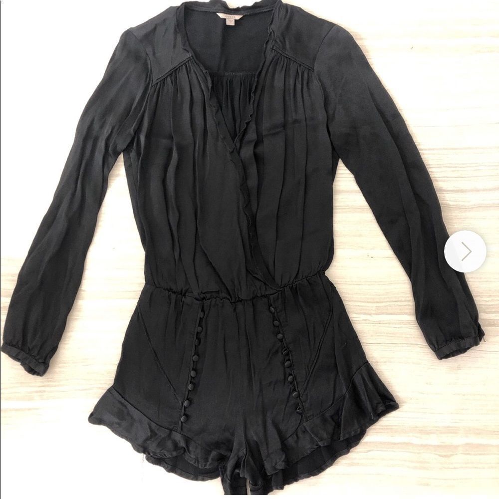 Guess black satin ruffle long sleeves romper XS
